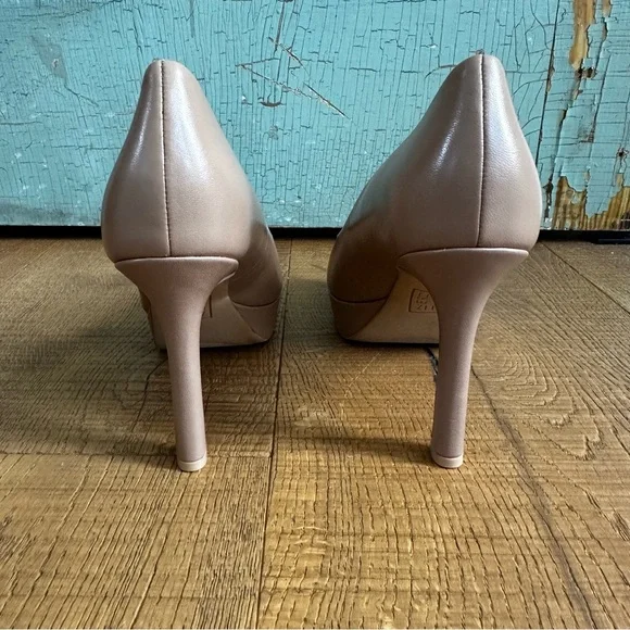 NEW Naturalizer Camilla Pump Taupe Leather Size 8 - Picture 5 of 9